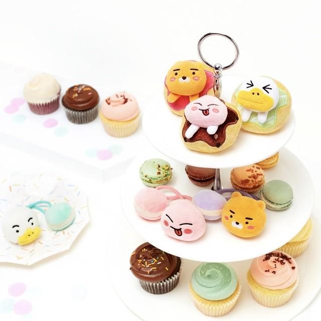 ตัวอย่าง ภาพหน้าปก:ทั้งน่ารักทั้งน่าหม่ำ! กับ Dessert Friends ของใช้คิ้วท์ๆ ตีมขนมหวาน จาก Kakao Friends🍮