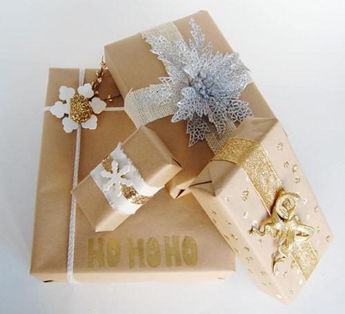 รูปภาพ:https://stayglam.com/wp-content/uploads/2014/11/Gold-and-Silver-Details-Christmas-Gift-Wrapping.jpg