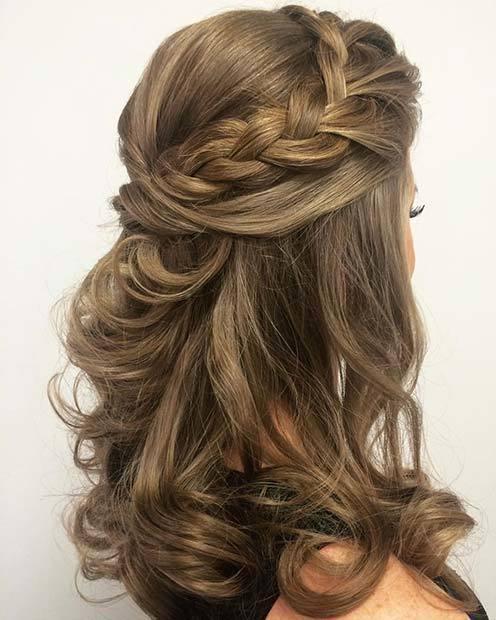 รูปภาพ:https://stayglam.com/wp-content/uploads/2018/02/Braided-Prom-Hair-Idea.jpg