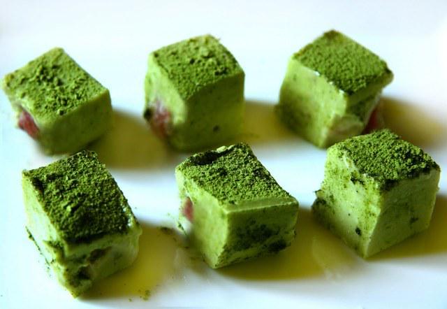 รูปภาพ:http://4.bp.blogspot.com/_g0KrPq8gnlQ/TB0mMHKUYMI/AAAAAAAABW0/LIcIJlUSzSE/s1600/chocolate+matcha.jpg