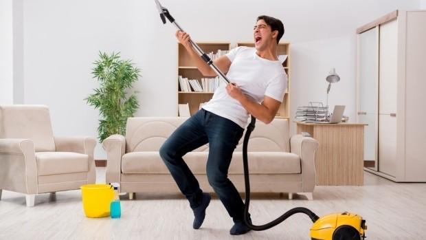 รูปภาพ:https://crownedeaglerealty.com/wp-content/uploads/2018/03/519407452-man-happy-to-be-vacuuming.jpg