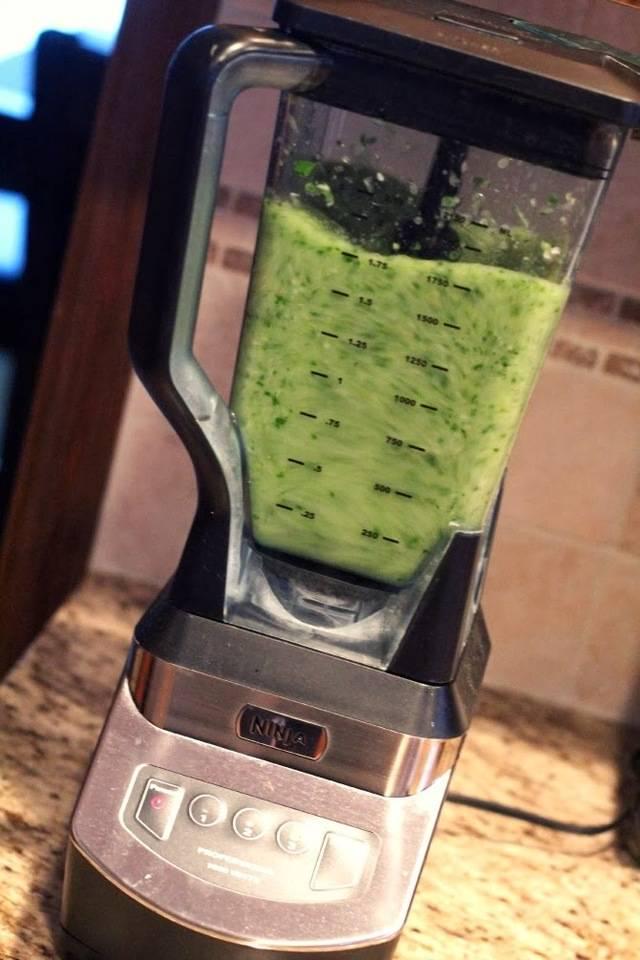 รูปภาพ:http://2.bp.blogspot.com/-h2o6JI1Ea0E/UsnZTDPjqyI/AAAAAAAAG14/sdSUSRhcAbM/s1600/slimming-green-detox-smoothie-cella-jane.jpg