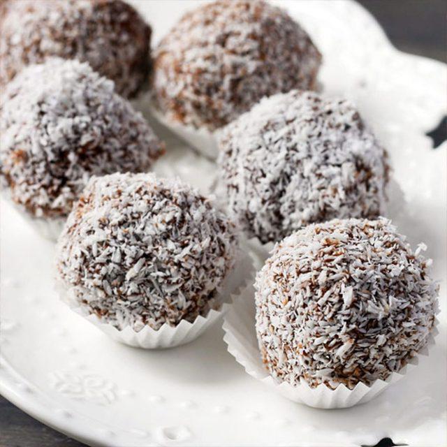 ตัวอย่าง ภาพหน้าปก:COCONUT ALMOND ENERGY BITES ขนมบอลอุดมประโยชน์ อร่อยง่ายๆ แบบไขมันต่ำ