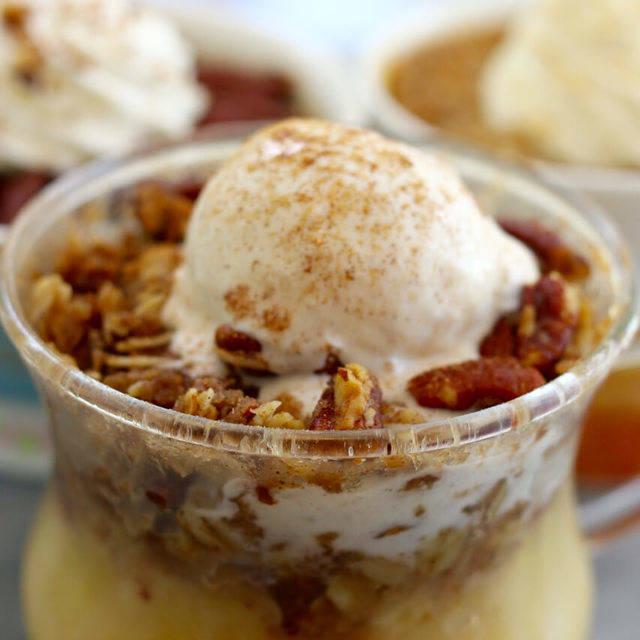 ภาพประกอบบทความ วิธีทำ 'Mug Apple Crumble' เมนูง่ายๆ ด้วยไมโครเวฟ