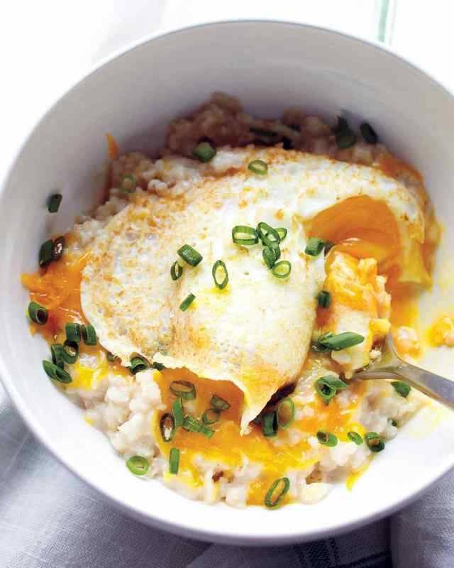 รูปภาพ:http://www.marthastewart.com/sites/files/marthastewart.com/styles/wmax-520-highdpi/public/d30/med106243_1010_hea_oatmeal_egg/med106243_1010_hea_oatmeal_egg_vert.jpg