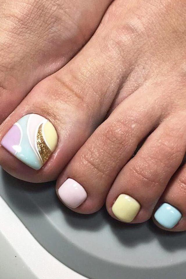 รูปภาพ:https://www.koees.com/blog/wp-content/uploads/2018/06/toe-nail-designs-beach-29.jpg