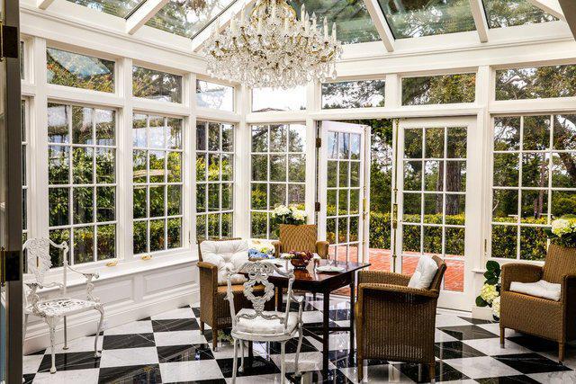 รูปภาพ:http://www.architectureartdesigns.com/wp-content/uploads/2018/06/20-Picturesque-Traditional-Sunroom-Designs-That-Will-Extend-Your-Home-4.jpg