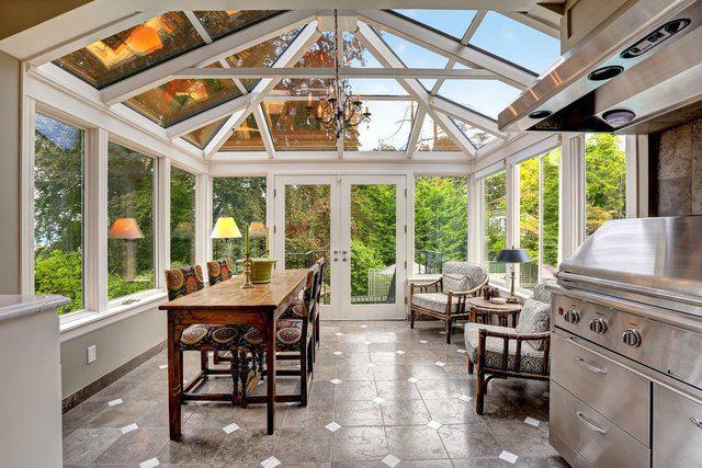 รูปภาพ:http://www.architectureartdesigns.com/wp-content/uploads/2018/06/20-Picturesque-Traditional-Sunroom-Designs-That-Will-Extend-Your-Home-1.jpg