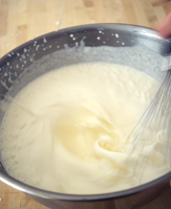 รูปภาพ:http://www.pastrypal.com/wp-content/uploads/2014/04/how_to_make_butter_1.jpg