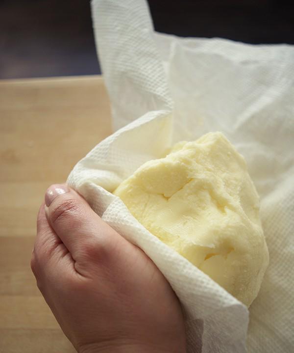 รูปภาพ:http://www.pastrypal.com/wp-content/uploads/2014/04/how_to_make_butter_8.jpg