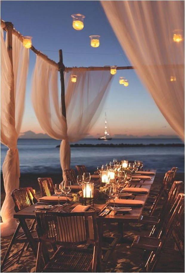 รูปภาพ:http://www.tulleandchantilly.com/blog/wp-content/uploads/2015/07/romantic-beach-wedding-candle-lighting-ideas.jpg