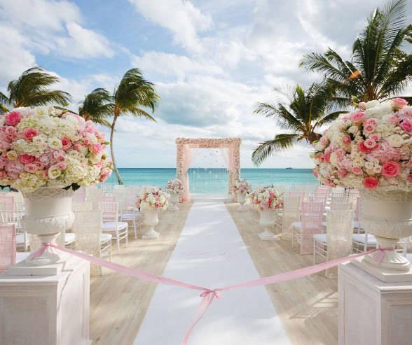 รูปภาพ:http://media.colincowieweddings.com/mediafiles/upload/bahamas_wedding_20150207_01/bahamas-wedding-20150207-01a_detail.jpg