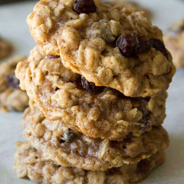 ตัวอย่าง ภาพหน้าปก:Oatmeal Raisin Cookies สูตรคุกกี้สไตล์เฮลตี้ อร่อยได้คุณค่าจากข้าวโอ๊ตและลูกเกด
