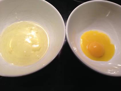 รูปภาพ:http://foodal.com/wp-content/uploads/2015/10/Separating-Eggs-for-Meringue.jpg