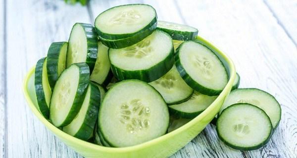 รูปภาพ:http://www.organicsolutionsportal.com/wp-content/uploads/2017/06/7-Days-%E2%80%93-7-Kg-Less-Cucumber-Diet-1.jpg