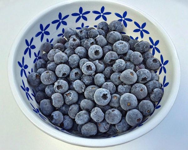 รูปภาพ:http://farmerstoyou.com/images/products/organic_frozen_blueberries_1280.jpg