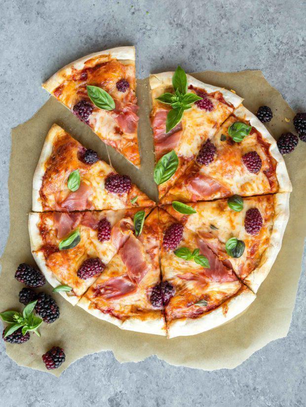 รูปภาพ:https://saltandbaker.com/wp-content/uploads/2017/09/blackberry-pizza9.jpg-620x826.jpeg