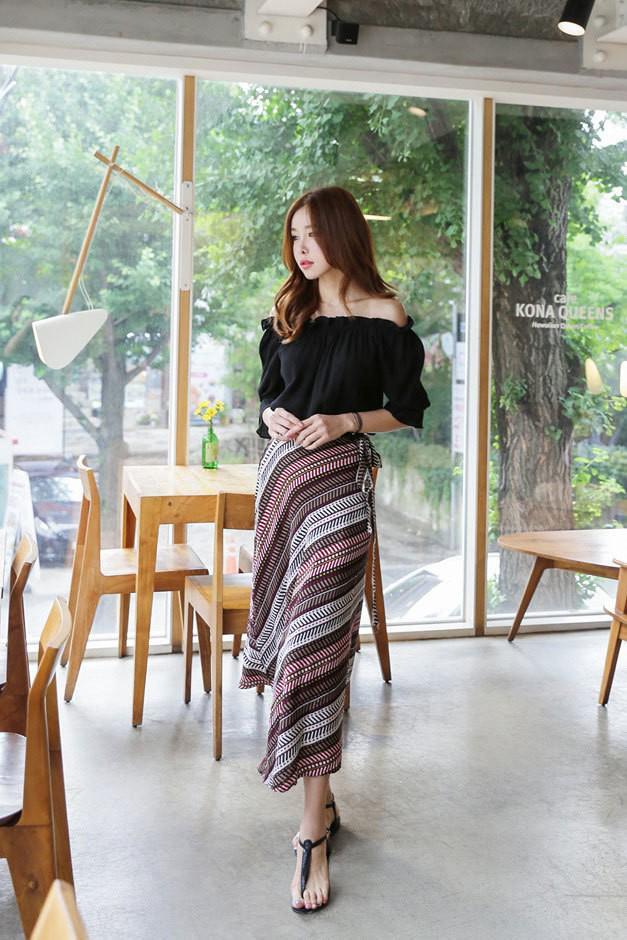 รูปภาพ:https://www.koreanfashionstore.com/korean-fashion/2016/05/Pattern-Wrap-Long-Skirt-05.jpg