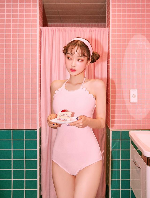 รูปภาพ:http://akamai.poxo.com/chuukr/www.chuu.co.kr/chuu-up/su/2018/06/07/0518_c21_bikini%20(2).jpg