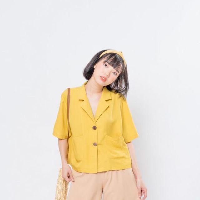 ภาพประกอบบทความ ไอเดียแมทช์ 'เสื้อสีเหลือง' ให้สวยชิค สดใส ตามสไตล์วัยรุ่น #Cheerfulgirl