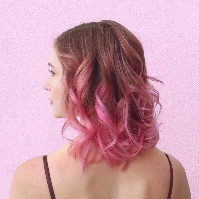 รูปภาพ:http://hairstylezz.com/wp-content/uploads/2016/06/Dark-Brown-to-Pink-Ombre-Hair.jpg