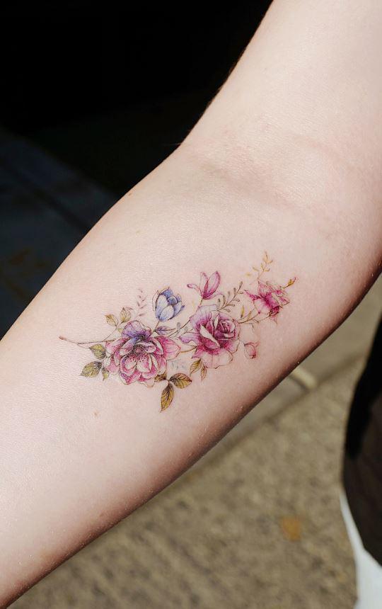 รูปภาพ:https://www.doozylist.com/wp-content/uploads/2017/08/Flowers-Tattoo.jpg