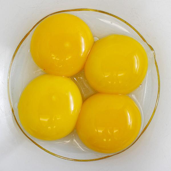 รูปภาพ:https://homecookingmemories.com/wp-content/uploads/2016/03/Egg-Yolks.jpg