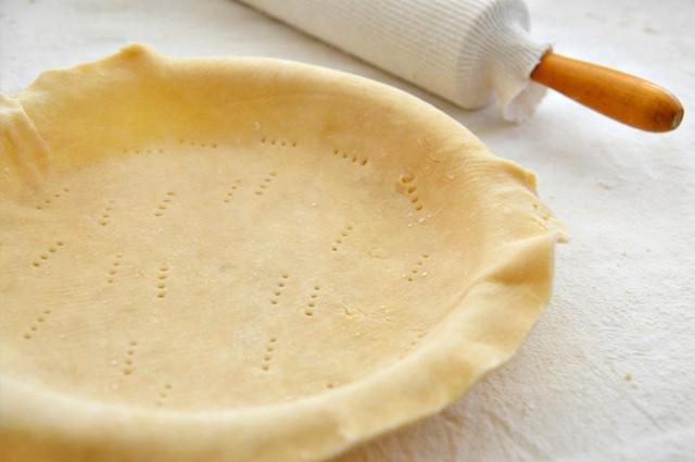 รูปภาพ:https://challengedairy.com/files/recipe_images/butter_pastry_for_single_pie_crust.jpg