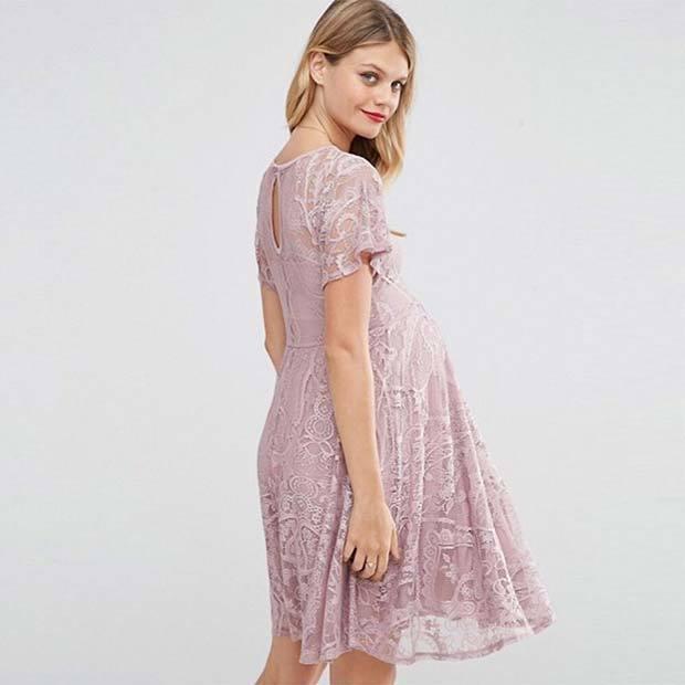 รูปภาพ:https://stayglam.com/wp-content/uploads/2018/03/Beautiful-Lace-Maternity-Dress.jpg