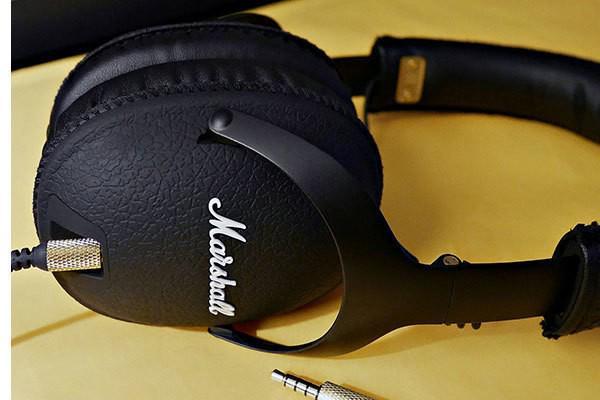 รูปภาพ:https://stayglam.com/wp-content/uploads/2014/09/Marshall-Monitor-Over-Ear-Headphones.jpg