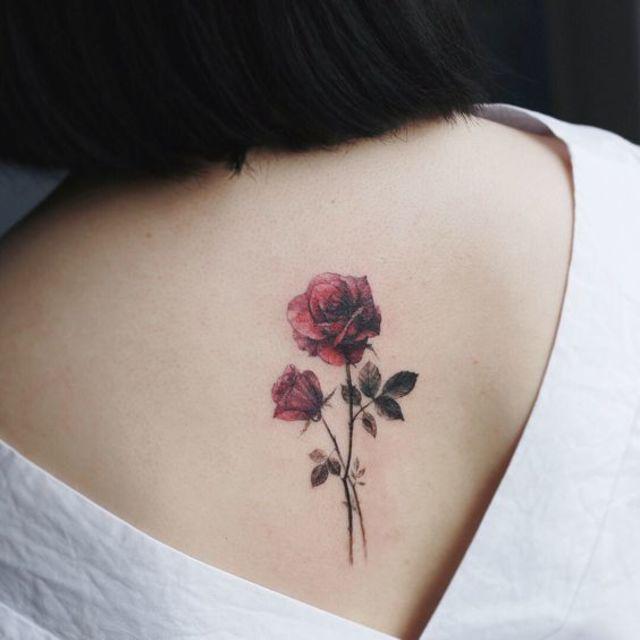 ภาพประกอบบทความ เผยสไตล์ความสวย! กับไอเดียรอยสัก "ดอกกุหลาบ Rose Tattoo" สวย เซ็กซี่ เย้ายวนมาก 