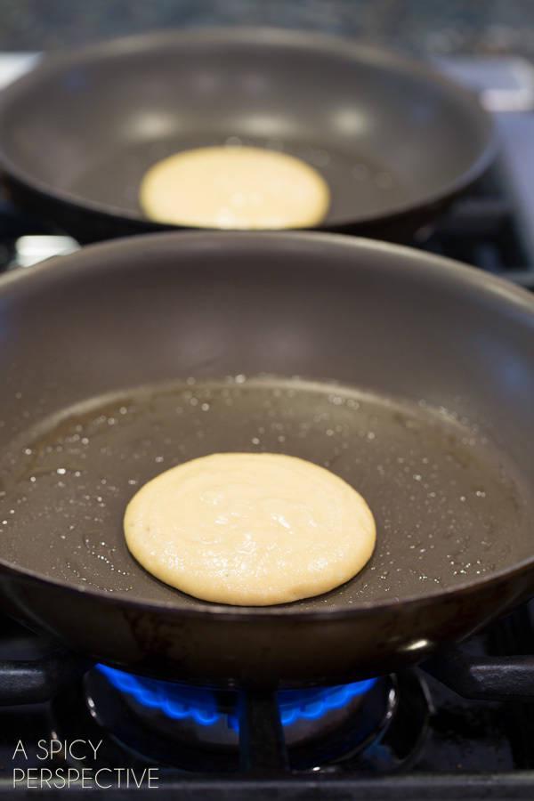 รูปภาพ:http://www.aspicyperspective.com/wp-content/uploads/2014/02/paleo-pancakes-3.jpg