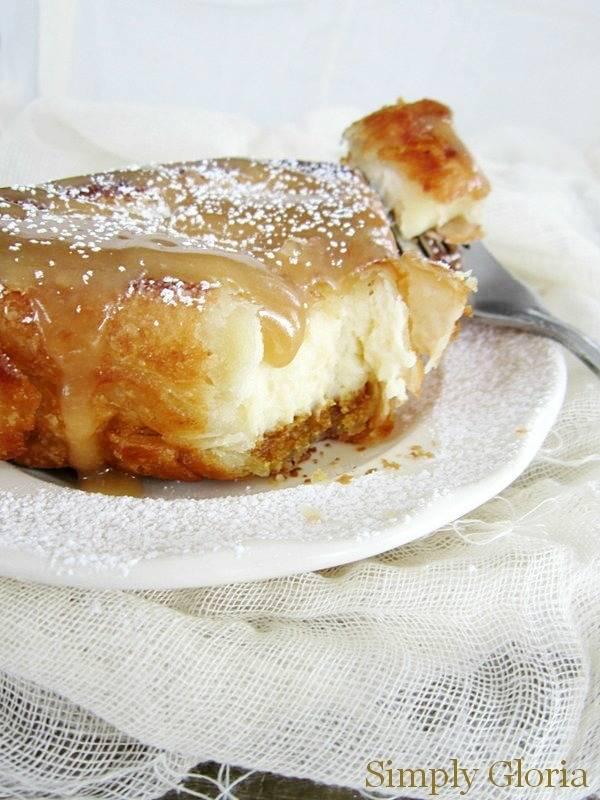 รูปภาพ:http://simplygloria.com/wp-content/uploads/2013/09/Fried-Cheesecake-with-Caramel-Sauce-by-SimplyGloria.com-cheesecake-caramel.jpg