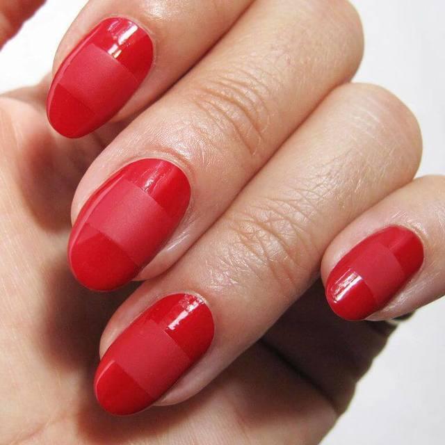 รูปภาพ:https://thecuddl.com/images/2018/04/36-simple-red-acrylic-nail-thecuddl.jpg