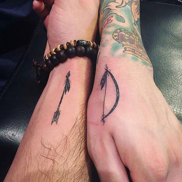 รูปภาพ:https://i.pinimg.com/736x/a1/c2/67/a1c267628e003c8a81095f9bdf627322--matching-tattoos-for-couples-tattoo-for-couples.jpg