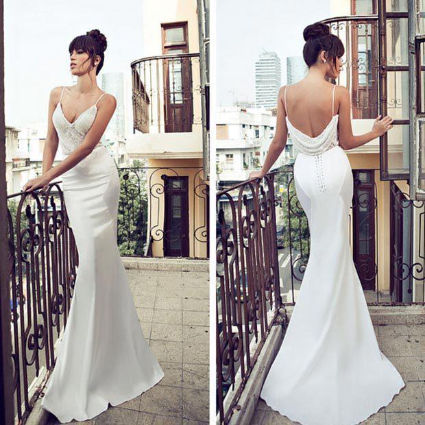 รูปภาพ:https://stayglam.com/wp-content/uploads/2015/01/Simple-Open-Back-Wedding-Dress.jpg