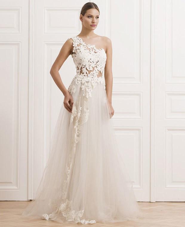 รูปภาพ:https://stayglam.com/wp-content/uploads/2015/01/Lace-One-Shouldered-Wedding-Dress.jpg