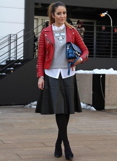 รูปภาพ:https://stayglam.com/wp-content/uploads/2014/11/Red-Leather-Jacket-and-Black-Leather-Skirt-Outfit.jpg