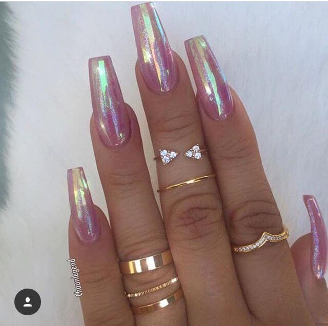 รูปภาพ:https://thecuddl.com/images/2018/05/15-cute-birthday-nail-idea-thecuddl.jpg