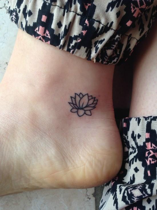 รูปภาพ:https://www.beautyepic.com/wp-content/uploads/2017/04/small-lotus-flower-tattoo.jpg
