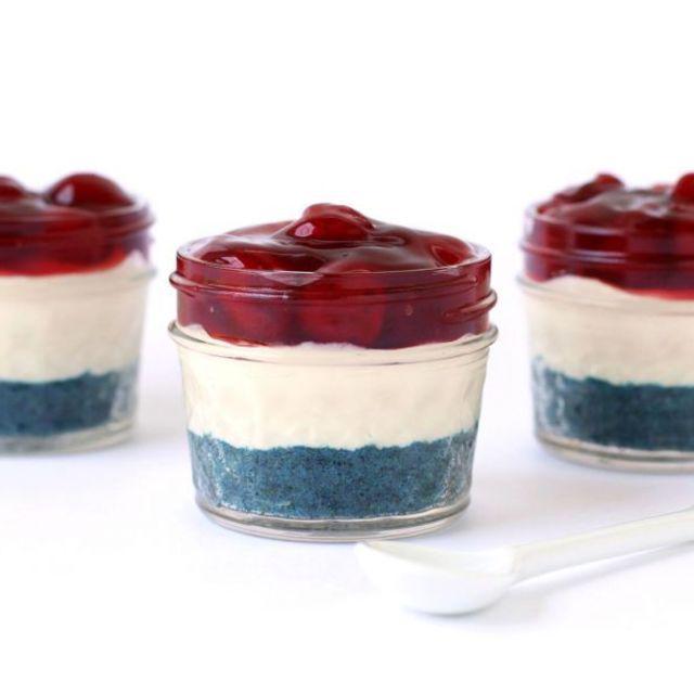 ตัวอย่าง ภาพหน้าปก:Red White and Blue No Bake Cheesecakes ชีสเค้กสีสวย อร่อยโดนใจ ทำง่ายแบบไม่ต้องอบ