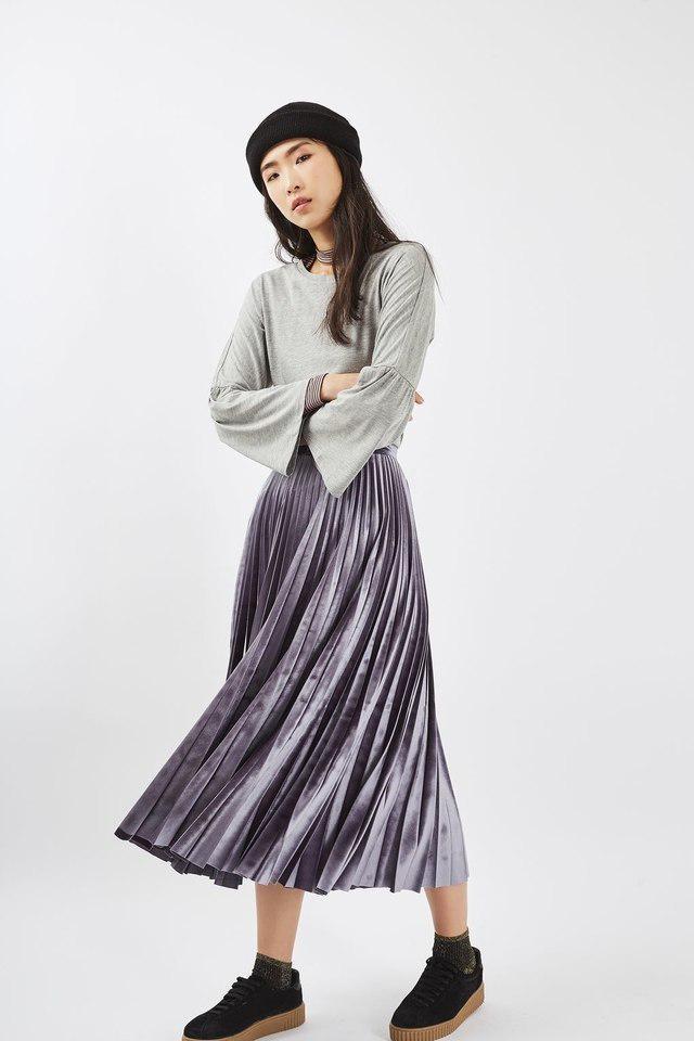 รูปภาพ:https://cdn.endource.com/image/JBqmOIeKTCWIrT2FfcFz/detail/topshop-tall-velvet-pleat-midi-skirt.jpg