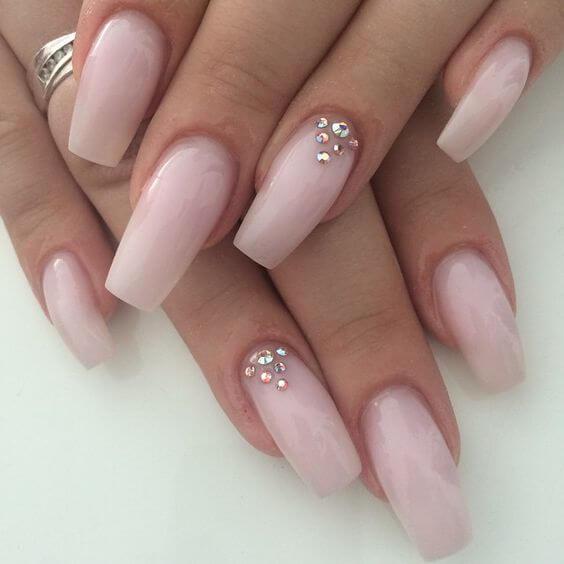 รูปภาพ:https://thecuddl.com/images/2018/04/04-popular-nail-color-idea-thecuddl.jpg