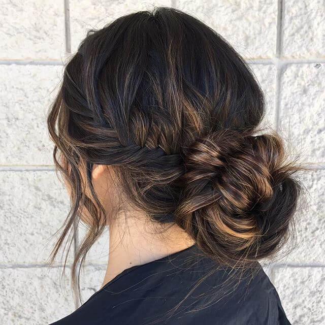 รูปภาพ:https://thecuddl.com/images/2017/05/41-awesome-hairstyle-idea-thecuddl.jpg