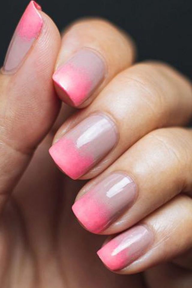 รูปภาพ:https://hips.hearstapps.com/hmg-prod.s3.amazonaws.com/images/nude-nails-pink-ombre-1521729439.jpg