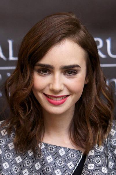 รูปภาพ:https://scdailymakeover.files.wordpress.com/2013/10/lily-collins11.jpg