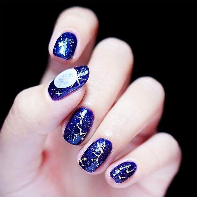 รูปภาพ:https://naildesignsjournal.com/wp-content/uploads/2018/07/korean-fashion-nail-art-galaxy.jpg