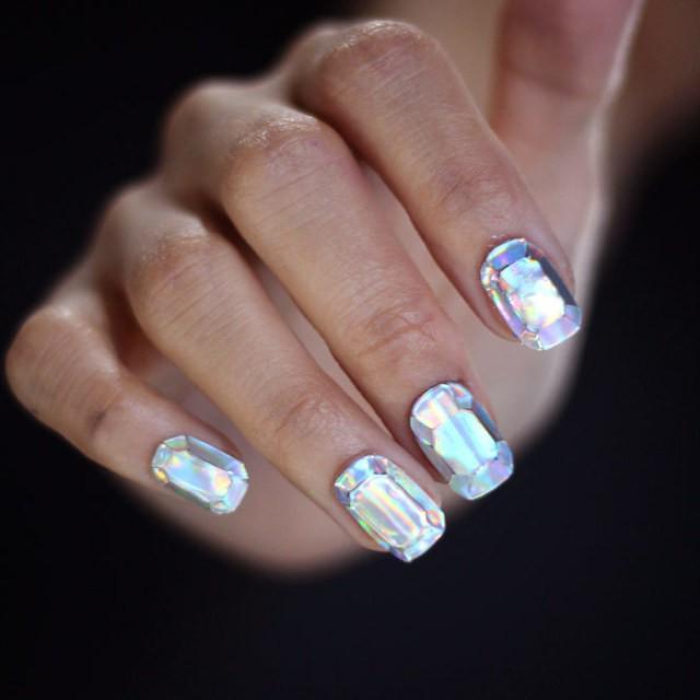 รูปภาพ:https://naildesignsjournal.com/wp-content/uploads/2018/07/korean-fashion-nail-art-glossy.jpg