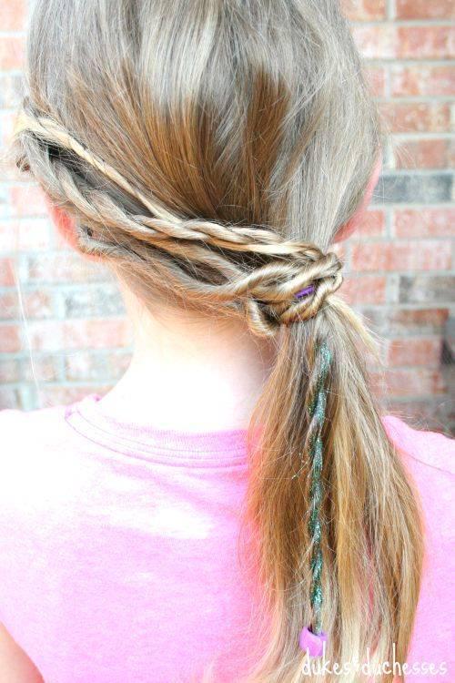 รูปภาพ:http://dukesandduchesses.com/wp-content/uploads/2015/08/bohemian-pony-tail-hairstyle-with-DIY-glitter-hair-spray.jpg