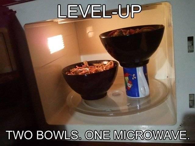 รูปภาพ:https://twistedsifter.files.wordpress.com/2013/10/how-to-fit-two-bowls-into-microwave-life-hack.jpg?w=800&h=600